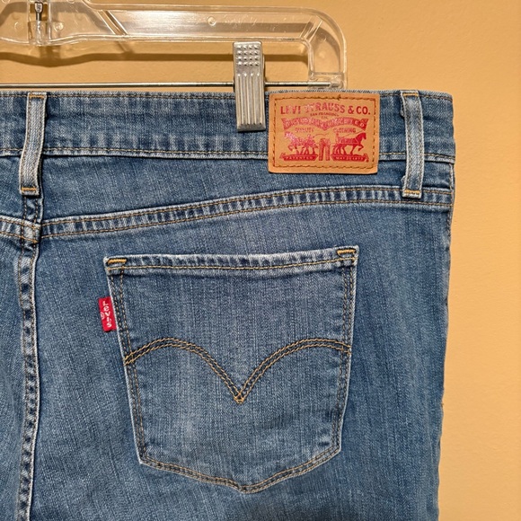 Levi’s 715 Bootcut Mid Rise Medium Wash Jeans 33x32 Womens distressed - Picture 6 of 7